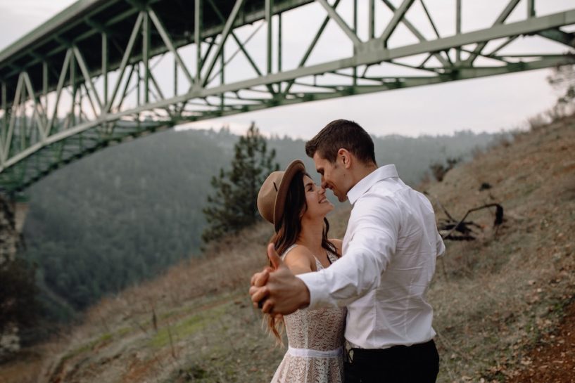 engagement picture under bridge philadelphia engagement photography